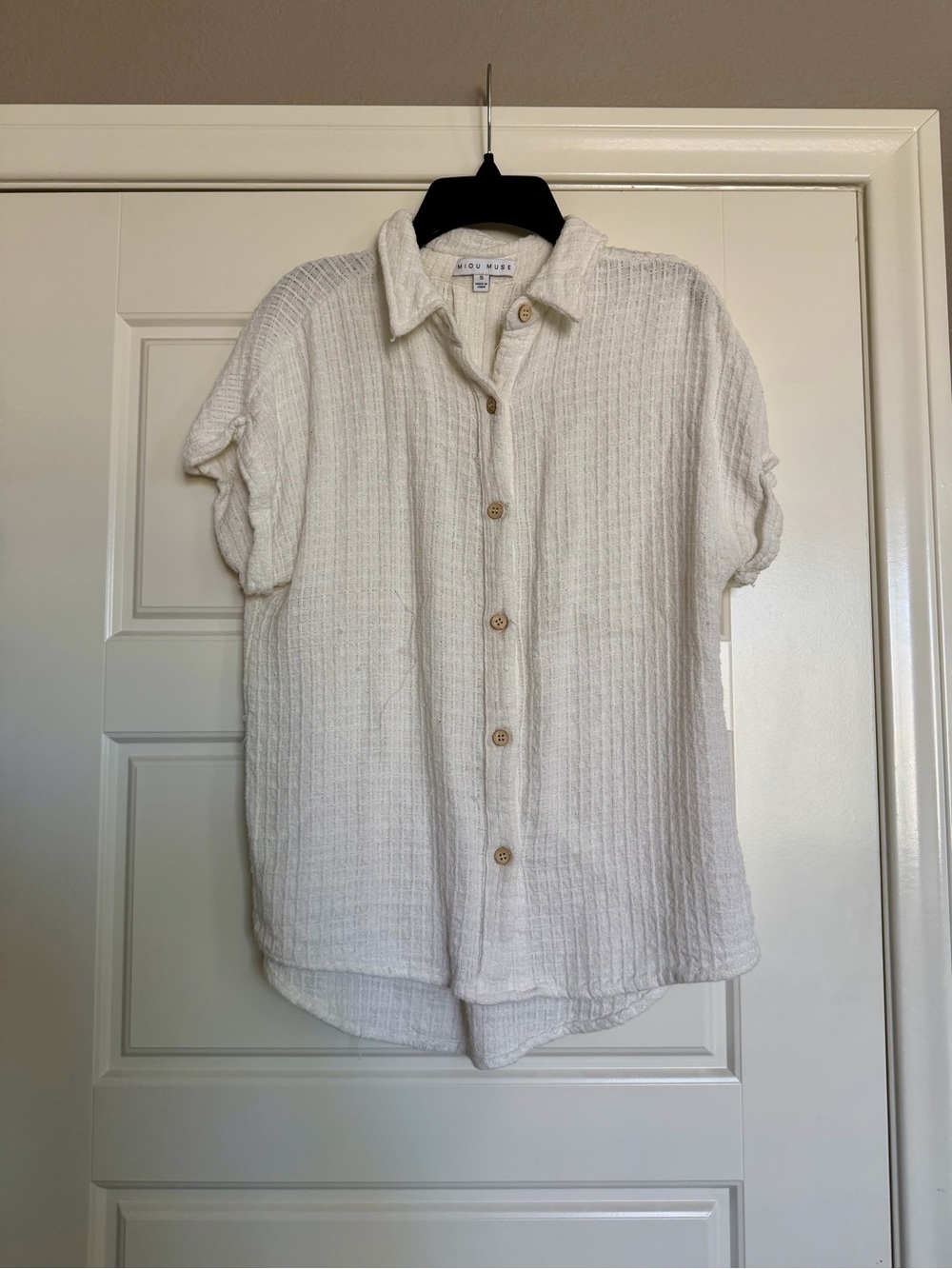 Textured Button-Front Short Sleeve Top in Cream